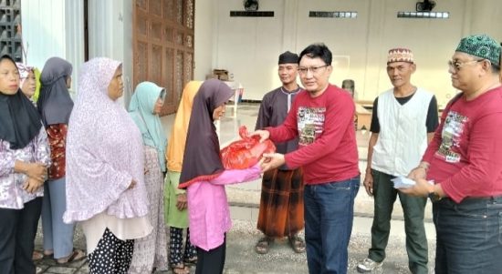 Ketum Willys Lampung Community Lampung Pimpin Pembagian Baksos di Tiga Titik