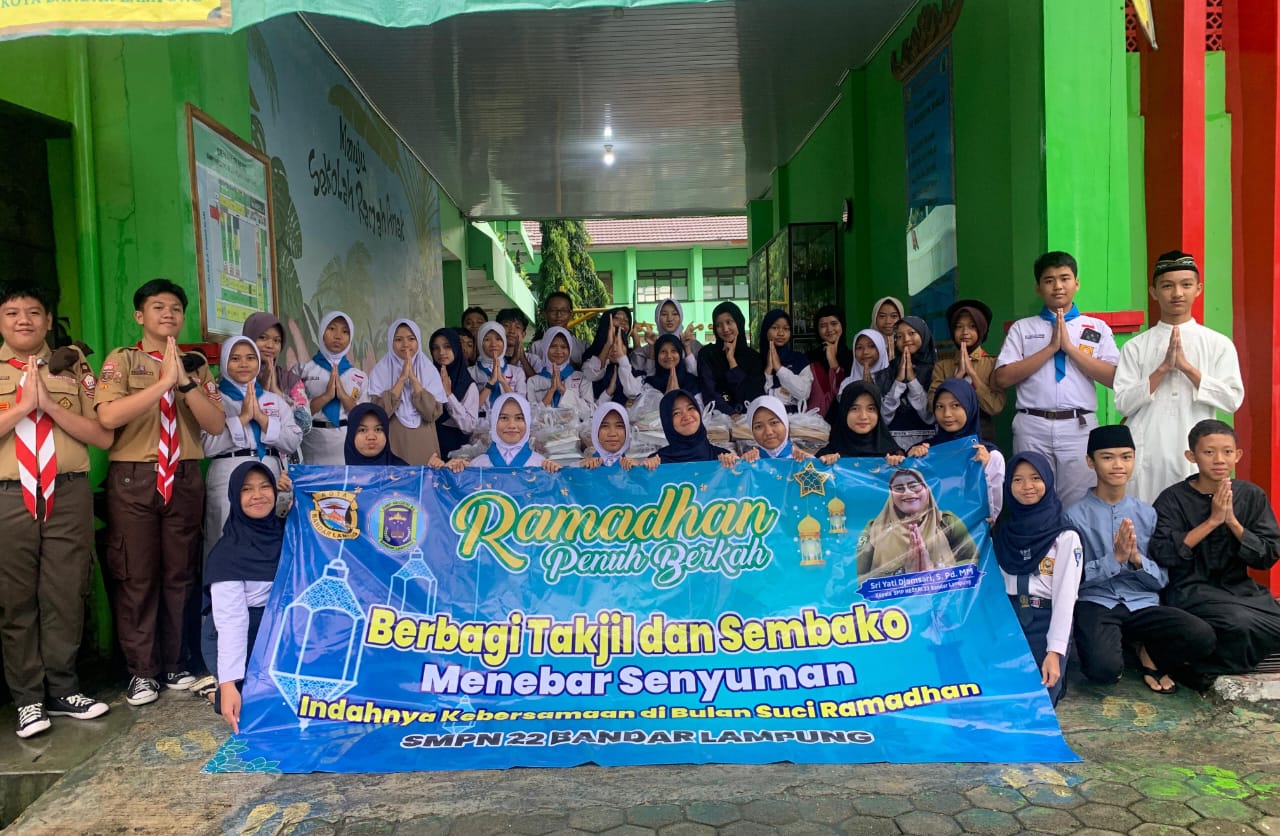 Tanamkan Kepedulian di Bulan Ramadan, SMPN 22 Bandar Lampung Berbagi Takjil dan Sembako