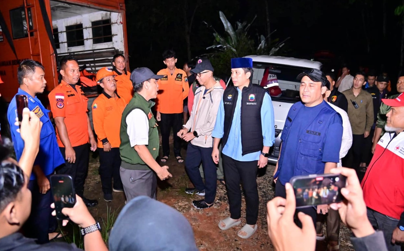 Respons Cepat Banjir Jati Agung, Bupati Egi Turun Malam Hari Cek Kondisi Warga