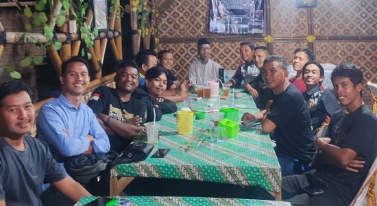 Keluarga Besar Vega Lampung Club (VLC) saat buka puasa bersama di Saung Agrowisata, Bandar Lampung, Sabtu (7/3/2026). | Ist