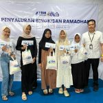 Peduli Sesama, BRI Kanca Pringsewu dan YBM BRILiaN Salurkan Bingkisan kepada Warga