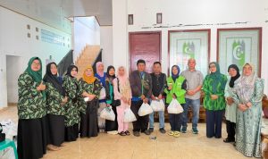 KAHMI dan FORHATI Lampung menggelar Bakti Sosial Ramadan, membagikan 500 paket sembako. | ist