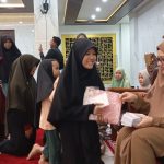 Senyum Santri Yatim Saat Terima THR dari Ponpes Riyadhus Sholihin Jelang Lebaran