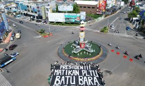 Aksi Hari Bumi di Lampung, Ratusan Aktivis Desak “Suntik Mati” PLTU Batubara