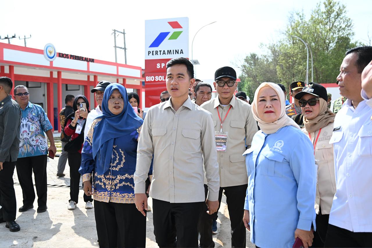 Dwita Ria Dampingi Wapres Gibran Tinjau Kampung Nelayan Merah Putih di Lamtim