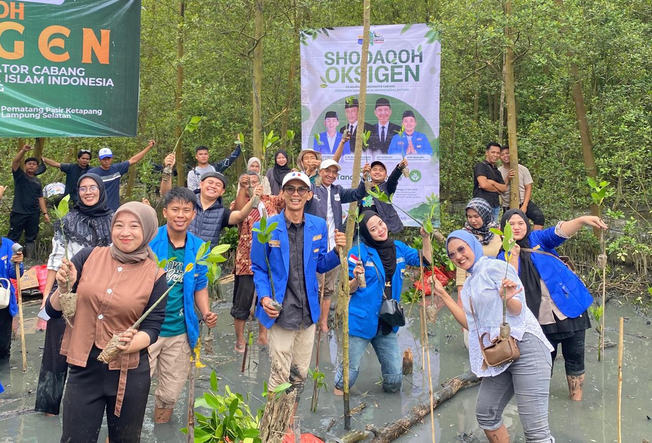 PKC PMII Lampung dan Cabang se-Lampung Tanam 5.000 Bibit Mangrove di Pematang Pasir