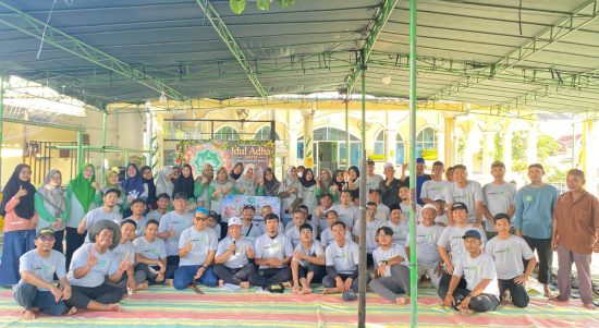 DKM Al Iman Gedong Meneng Tebar Keberkahan Lewat Qurban 11 Sapi pada Iduladha 1447 H