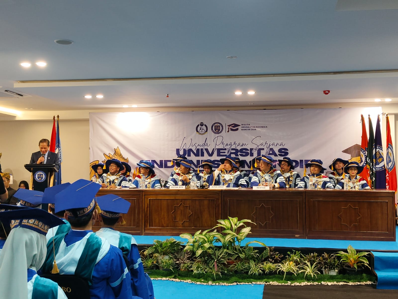 Wisuda Perdana UIMandiri, 96 Lulusan Siap Hadapi Tantangan Global Wisuda Perdana UIMandiri, 96 Lulusan Siap Hadapi Tantangan Global