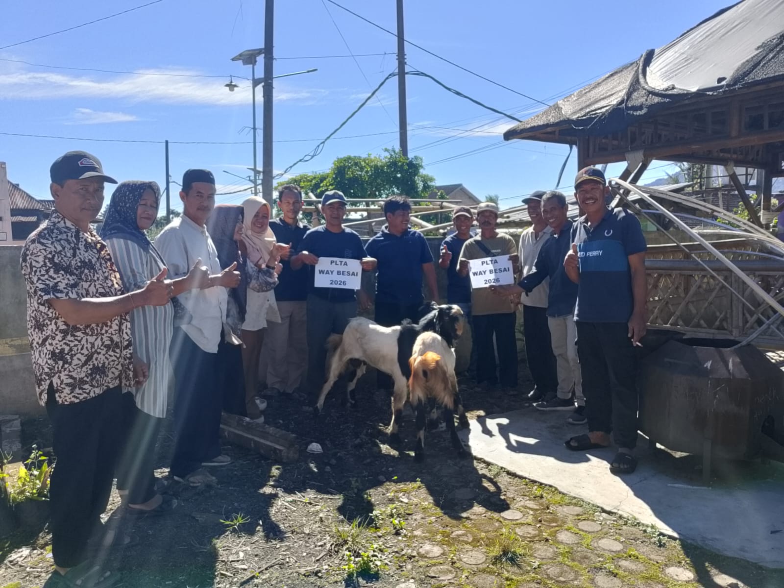 PLN NP UP Bandar Lampung Salurkan 100 Paket Sembako dan Hewan Kurban di Desa Dwikora PLN NP UP Bandar Lampung Salurkan 100 Paket Sembako dan Hewan Kurban di Desa Dwikora
