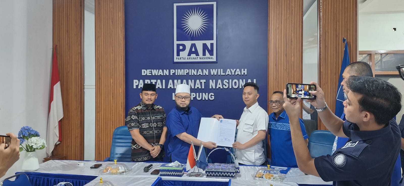 SK PAN untuk Galang Putra Rahman PAN Resmi Usung Galang Putra Rahman sebagai Calon Tunggal Wakil Bupati Way Kanan