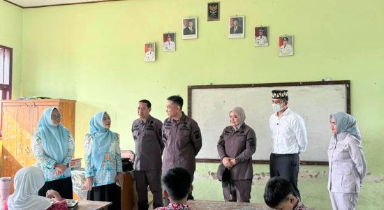 Bupati Egi dan Kajati Lampung Sidak Program MBG di Natar, Pastikan Sesuai SOP