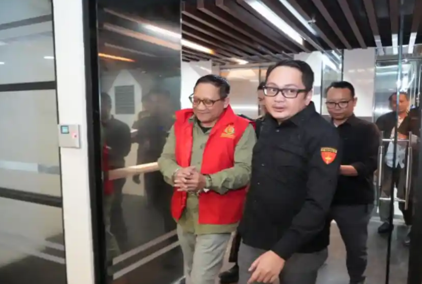 Eks Dirut Kebun Binatang Surabaya Jadi Tersangka Korupsi Pakan Satwa Rp10,2 Miliar Eks Dirut Kebun Binatang Surabaya Jadi Tersangka Korupsi Pakan Satwa Rp10,2 Miliar