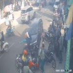Avanza Tabrak Kerumunan Warga di Depan MTS N 1 Bandar Lampung BREAKING NEWS: Avanza Tabrak Kerumunan Warga di Depan MTS N 1 Bandar Lampung