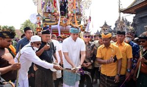 Megahnya Ngaben Massal Balinuraga, Tradisi Suci Terbesar yang Hidupkan Desa dan Rekatkan Ikatan Keluarga Megahnya Ngaben Massal Balinuraga, Tradisi Suci Terbesar yang Hidupkan Desa dan Rekatkan Ikatan Keluarga
