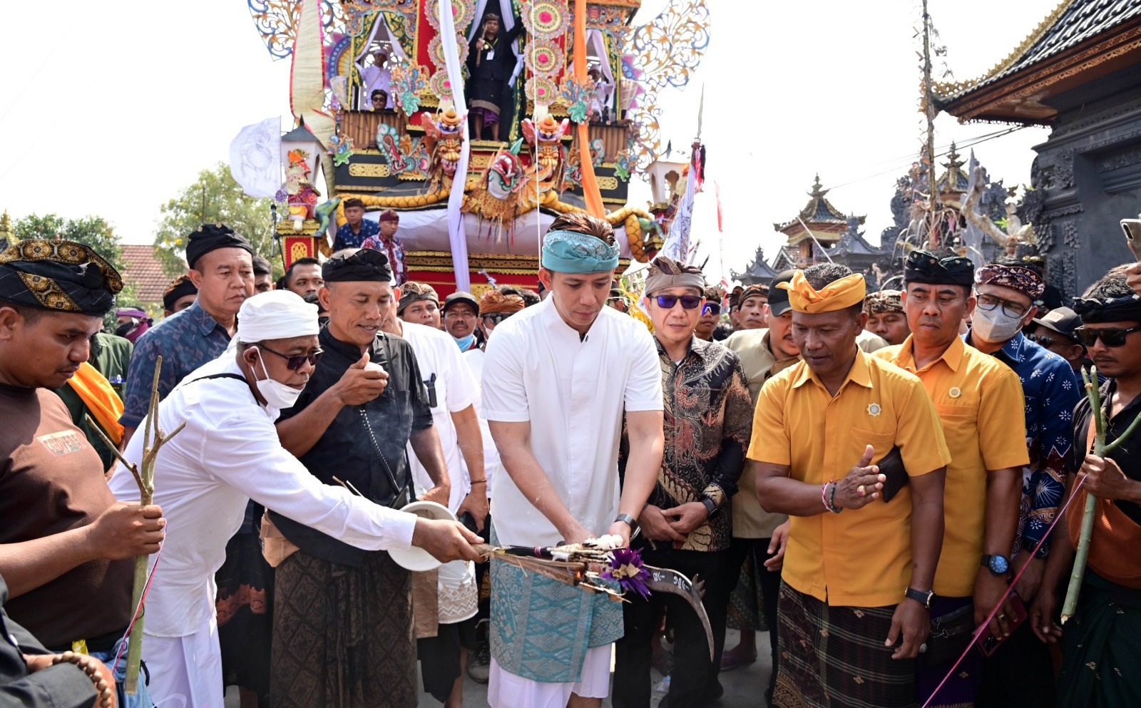 Megahnya Ngaben Massal Balinuraga, Tradisi Suci Terbesar yang Hidupkan Desa dan Rekatkan Ikatan Keluarga