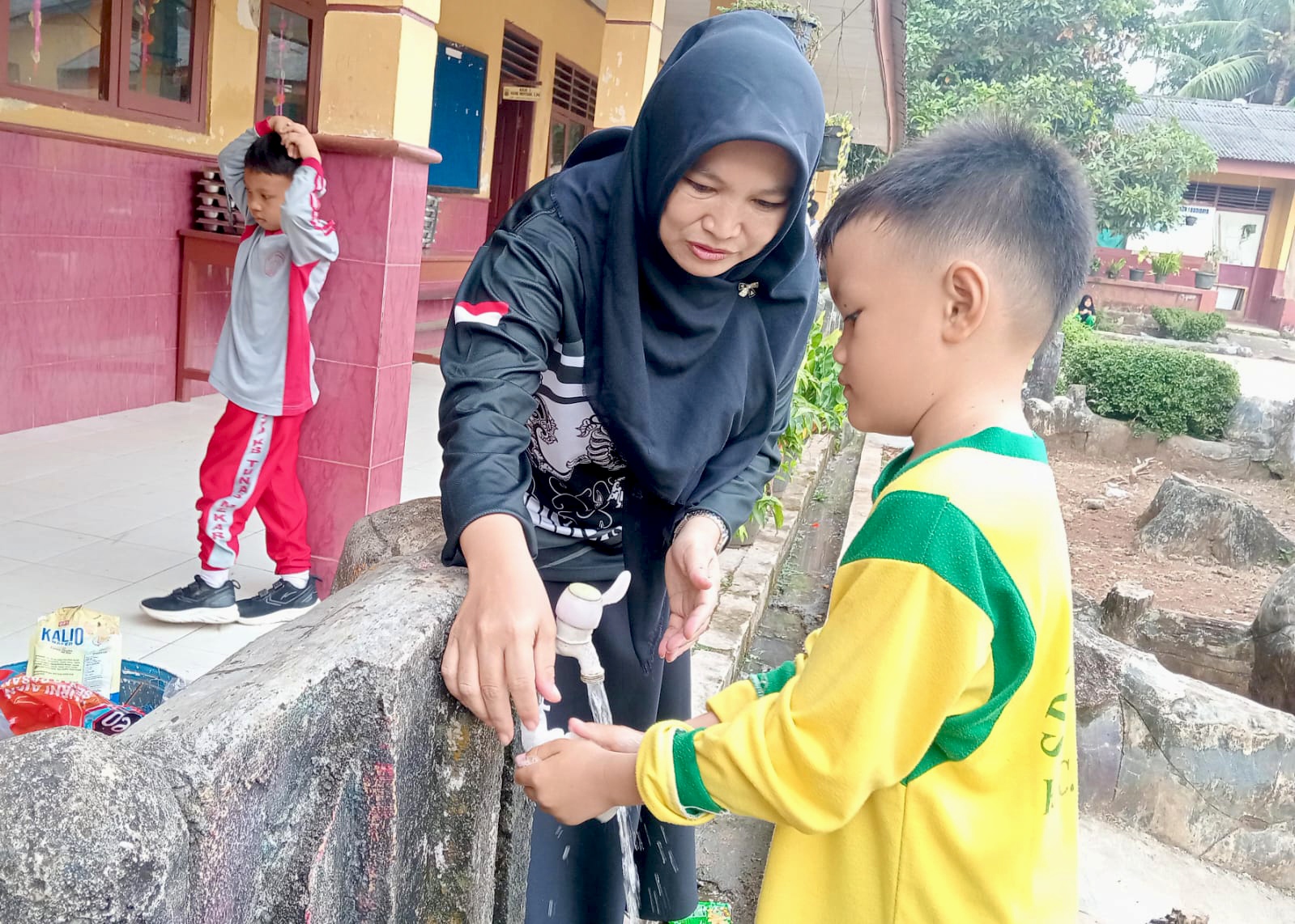 Ketika Guru Menjadi Alarm Pertama Masalah Gizi Anak