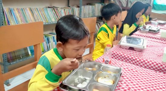 "Yang Tak Terlihat dari Anak-Anak yang Tampak Sehat" program Japfa for Kids di SDN 1 Budidaya Sidomulyo