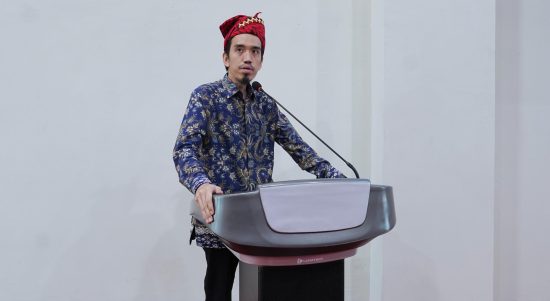 GenZ Terjebak di Antara Mesin Pintar dan Tagar Viral: Paradoks FOMO, Belajar, dan Aktivisme