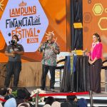 Anggito Abimanyu di LFF 2026 LFF 2026: Anggito Abimanyu Mainkan Flute Nyanyikan Burung Camar, Titip 3 Pesan untuk Generasi Muda