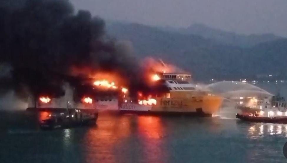 KMP Batumandi Terbakar, Seluruh Penumpang Berhasil Dievakuasi